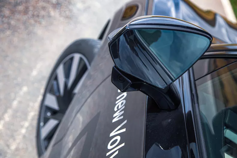 Volvo EX90 low res 019