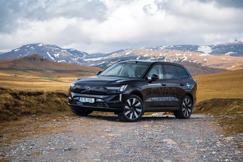 Volvo EX90 low res 027