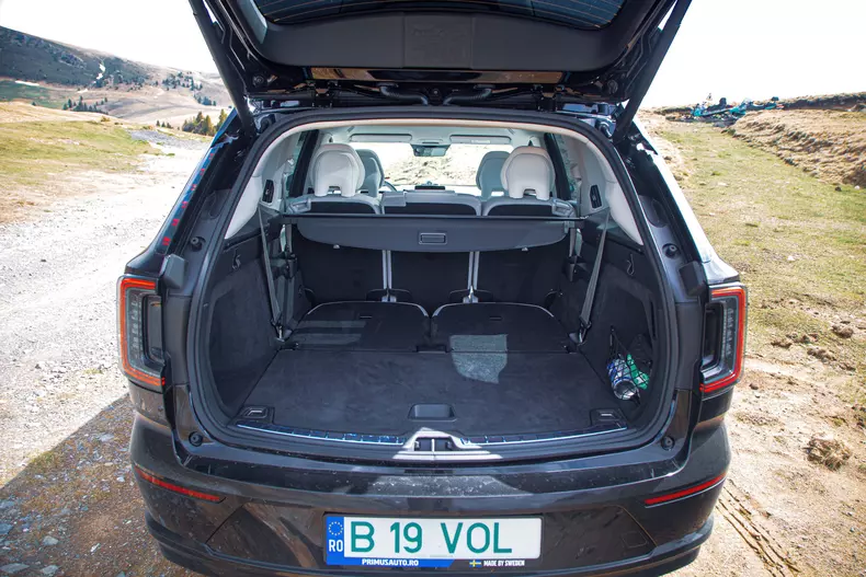 Volvo EX90 low res 032