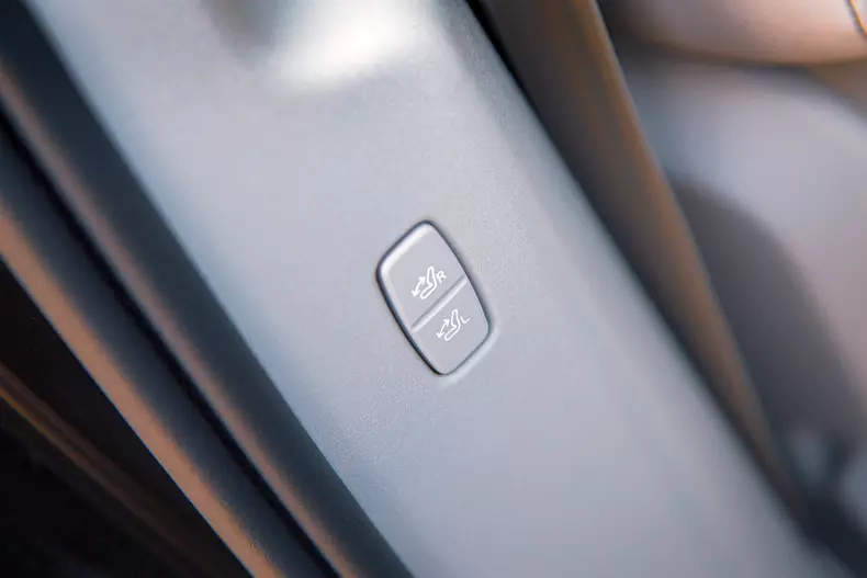 Volvo EX90 low res 037