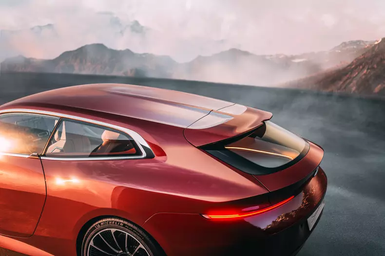 web_P90599300_highRes