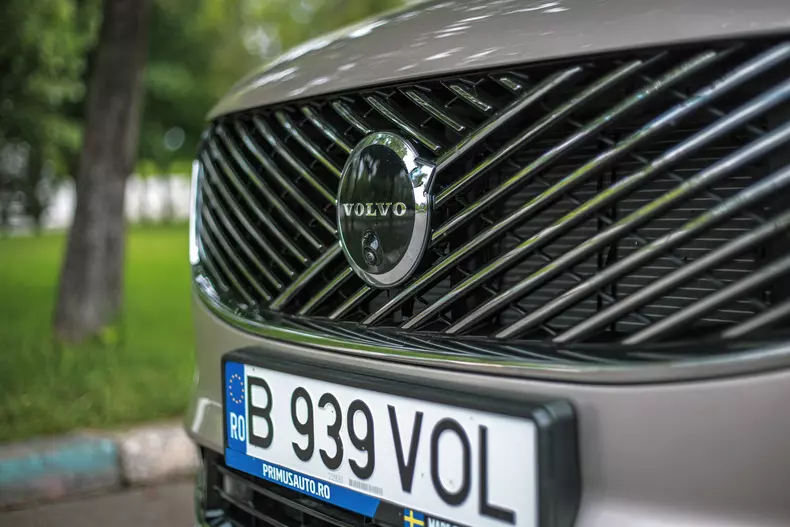 Volvo XC90 low res 002