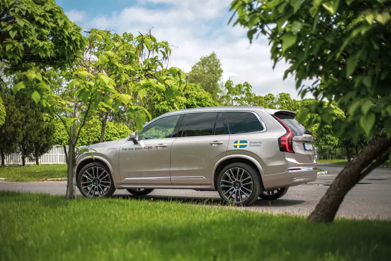 Volvo XC90 low res 021