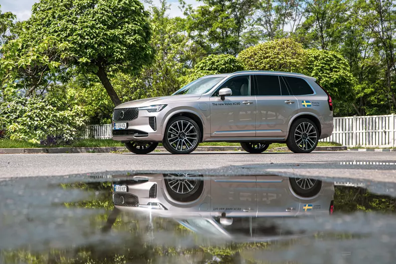 Volvo XC90 low res 027