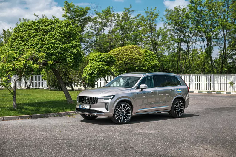 Volvo XC90 low res 028