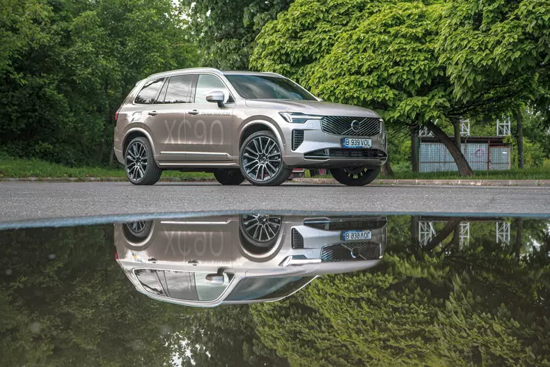 Volvo XC90 low res 033