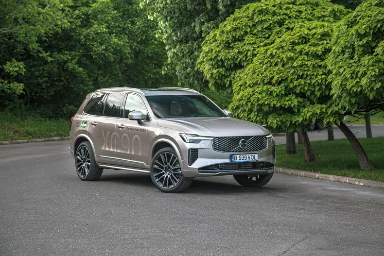 Volvo XC90 low res 034