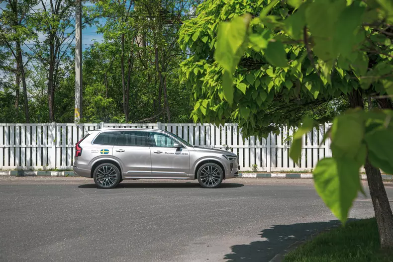 Volvo XC90 low res 043