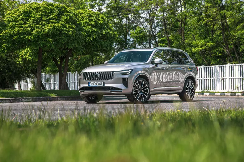 Volvo XC90 low res 045