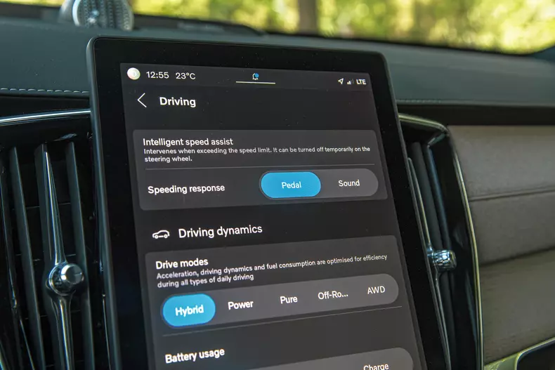 Volvo XC90 low res 050