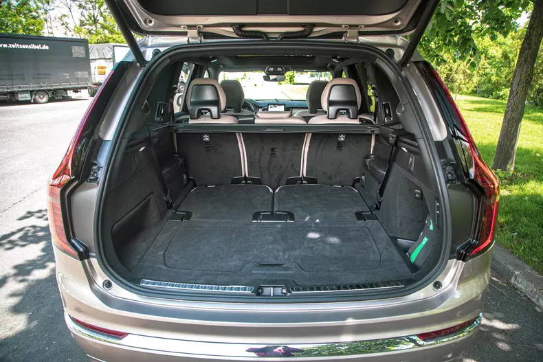 Volvo XC90 low res 059