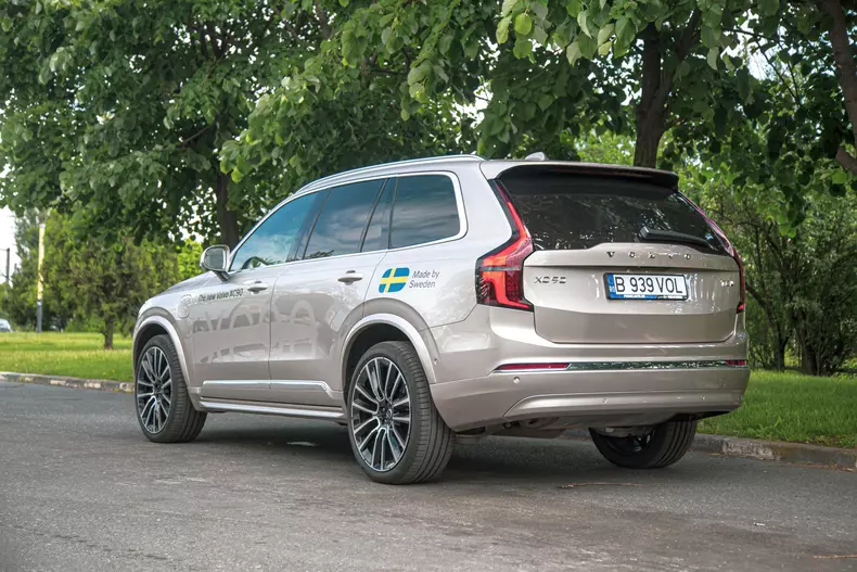 Volvo XC90 low res 065