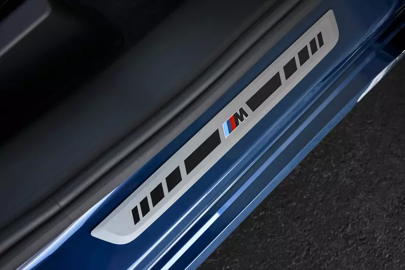 P90615668_highRes_the-new-bmw-ix3-50-x