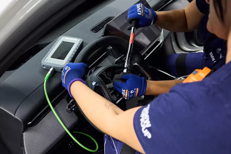 P90617864_highRes_bmw-group-plant-debr