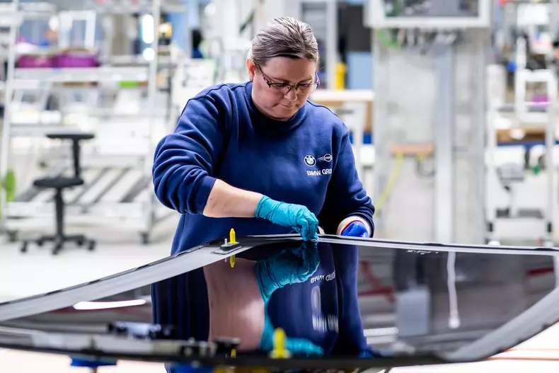 P90617866_highRes_bmw-group-plant-debr