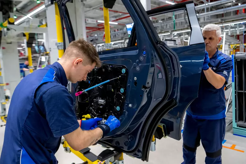 P90617868_highRes_bmw-group-plant-debr