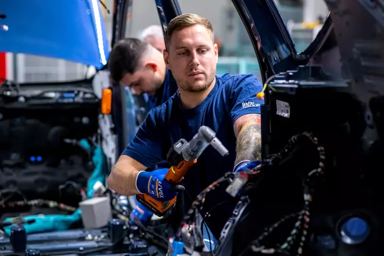 P90617870_highRes_bmw-group-plant-debr