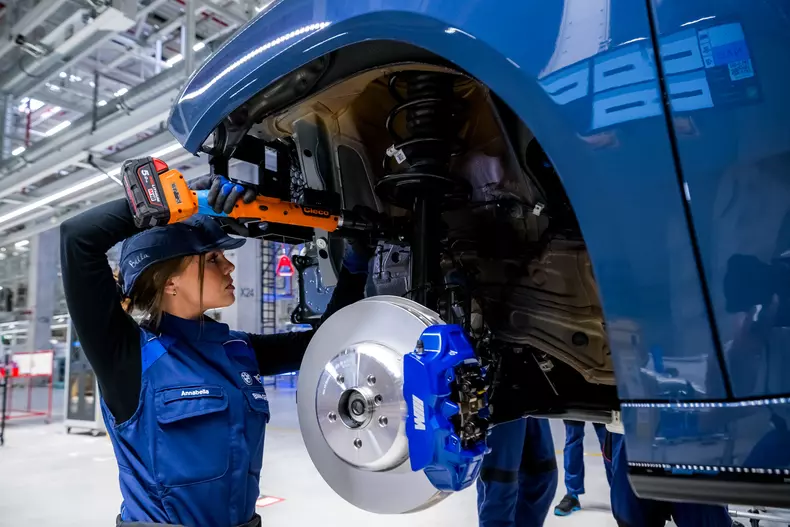 P90617875_highRes_bmw-group-plant-debr