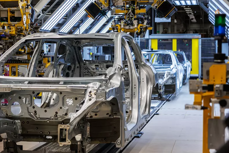 P90617926_highRes_bmw-group-plant-debr