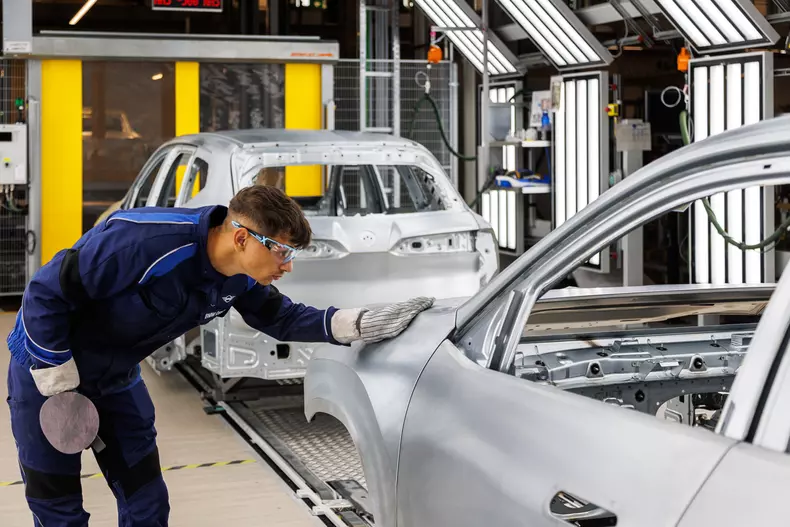 P90617937_highRes_bmw-group-plant-debr