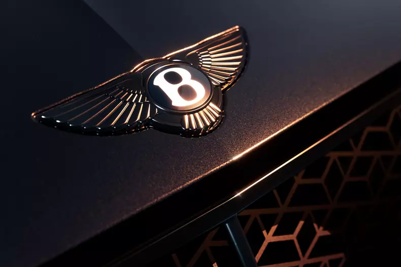 18 – New Supersports,Bentley wings