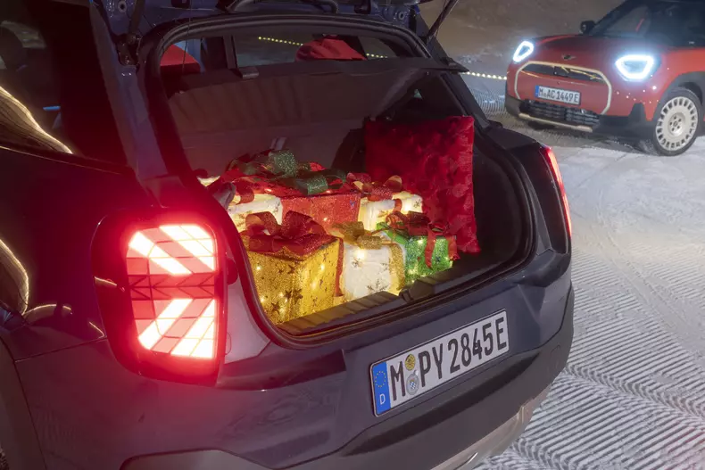 P90625633_highRes_mini-aceman-se-11-20