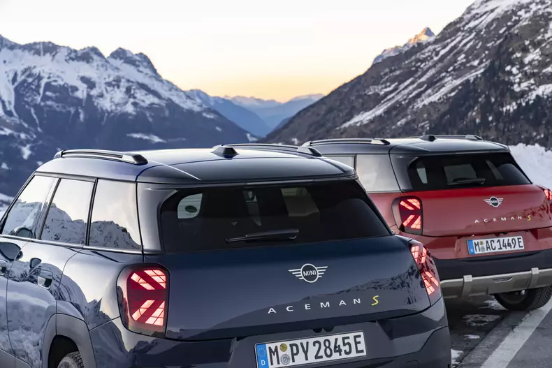 P90625640_highRes_mini-aceman-se-11-20