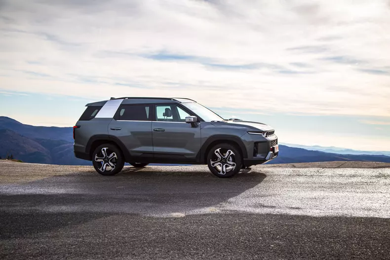 KGM Torres Hybrid low res 007