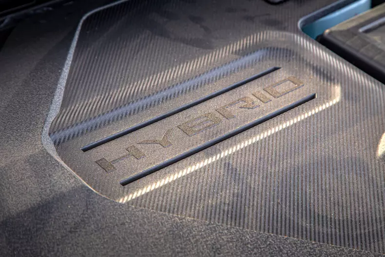 KGM Torres Hybrid low res 029