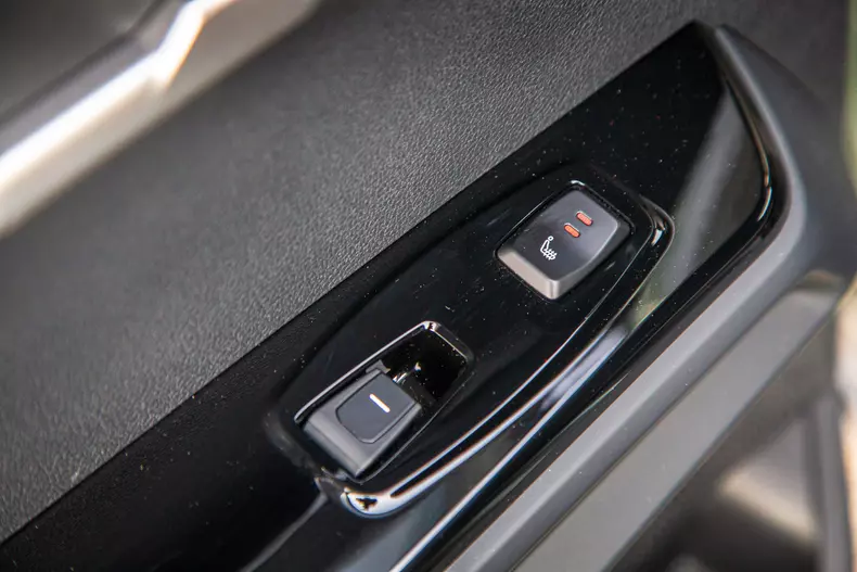 KGM Torres Hybrid low res 035