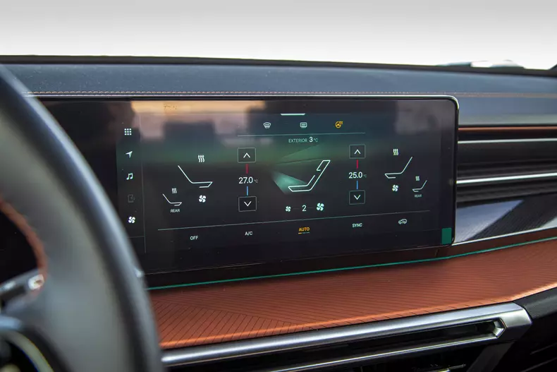 KGM Torres Hybrid low res 043