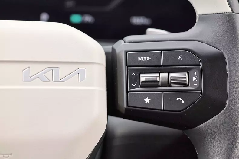 VT Cupra Tavascan Kia EV6 Xpeng G9