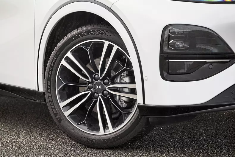 VT Cupra Tavascan Kia EV6 Xpeng G9