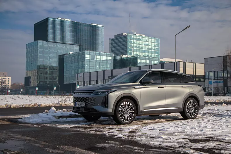 Omoda 9 SHS low res 002