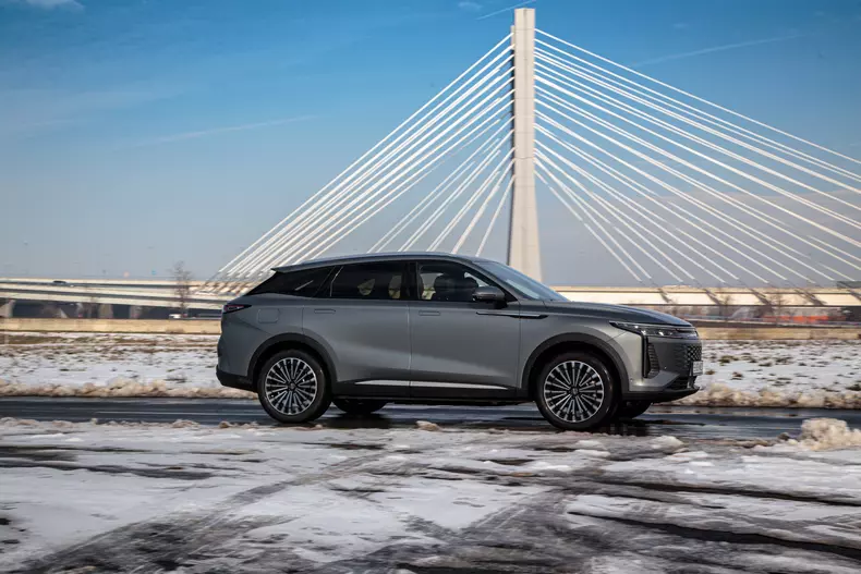 Omoda 9 SHS low res 024