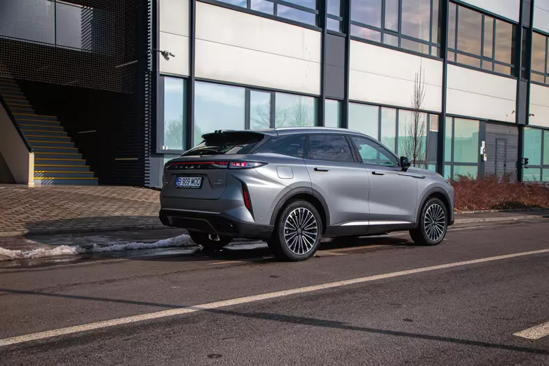 Omoda 9 SHS low res 026