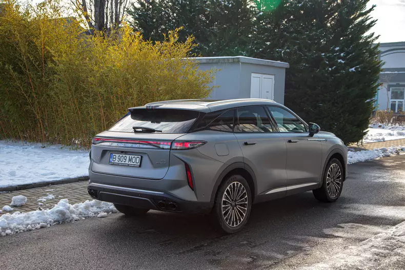 Omoda 9 SHS low res 034