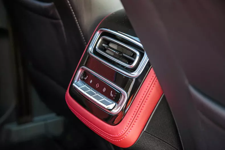 Omoda 9 SHS low res 043