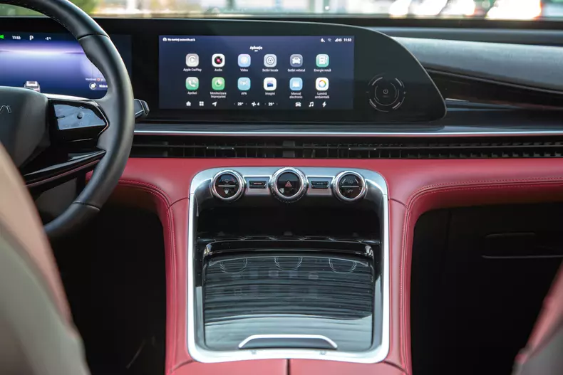 Omoda 9 SHS low res 046