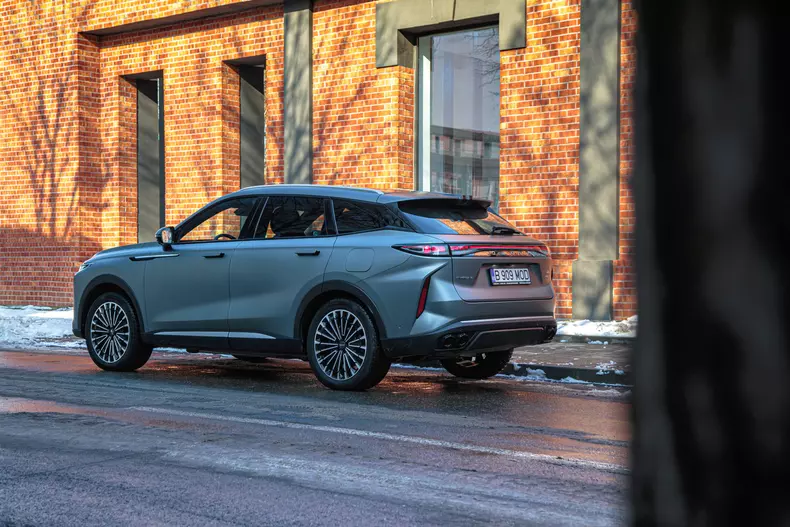 Omoda 9 SHS low res 058