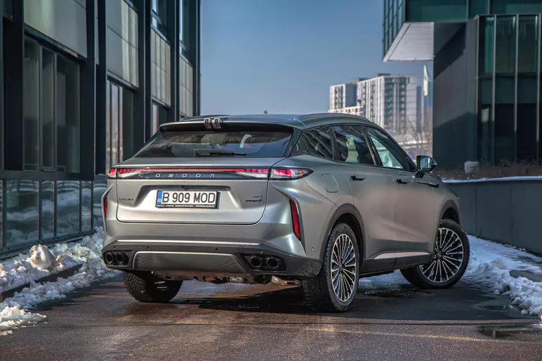 Omoda 9 SHS low res 060