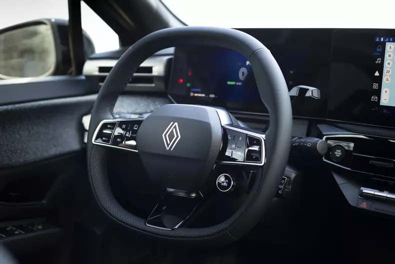 RENAULT CLIO VI FULL HYBRID E-TECH (RB3B1 HEV)