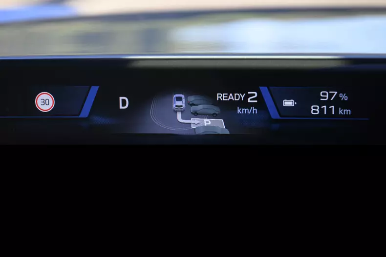 P90626463_highRes_the-new-bmw-ix3-50-x