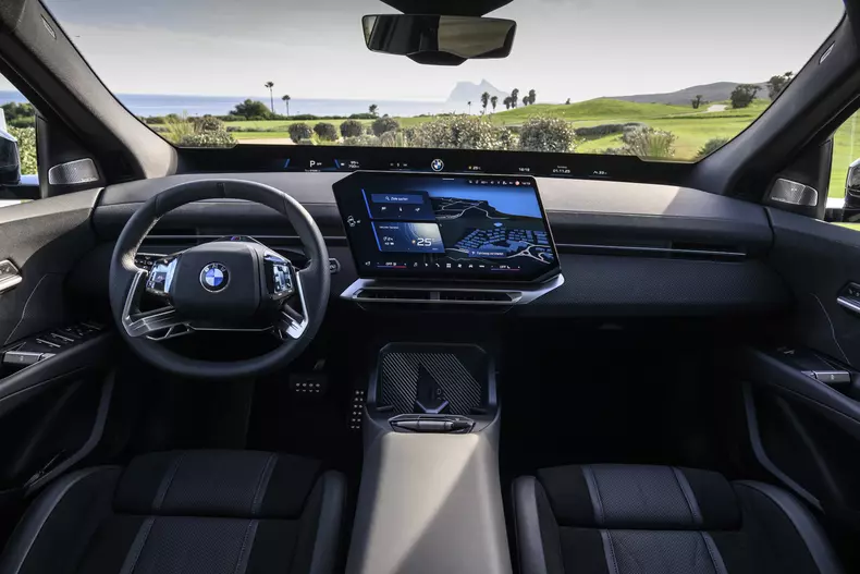 P90626811_highRes_the-new-bmw-ix3-50-x