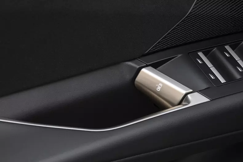 P90626820_highRes_the-new-bmw-ix3-50-x