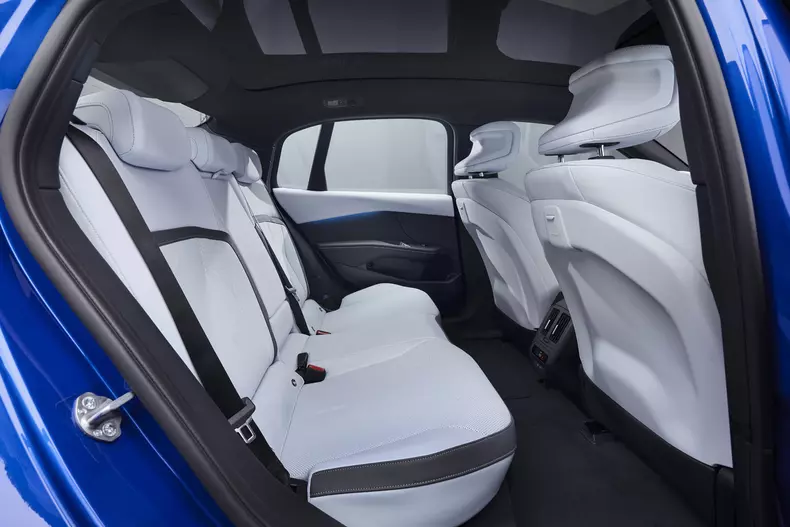 P90632252_highRes_the-new-bmw-i3-50-xd