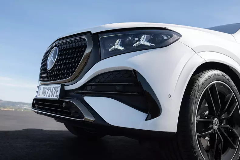 Das neue Mercedes-Benz GLE Coupé: Kraftvoll, selbstbewusst, intuitiv und ausdrucksstarkThe new Mercedes-Benz GLE Coupé: Powerful, commanding, intuitive, expressive