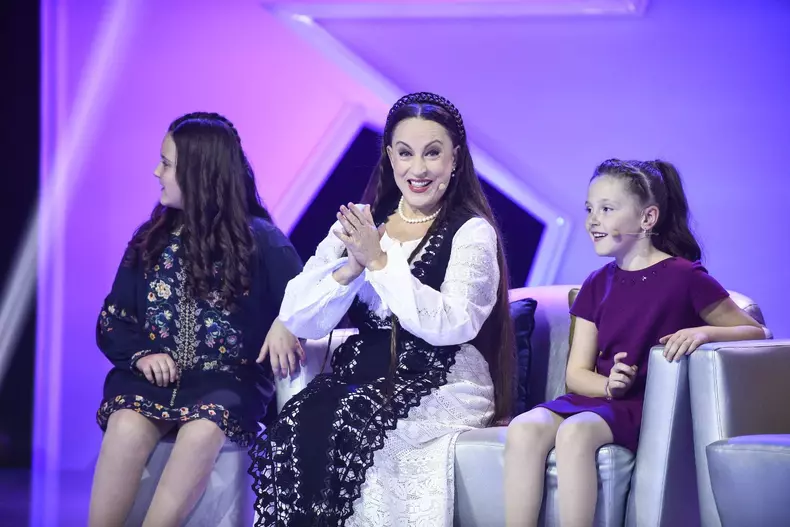 Maria Dragomiroiu nepoate