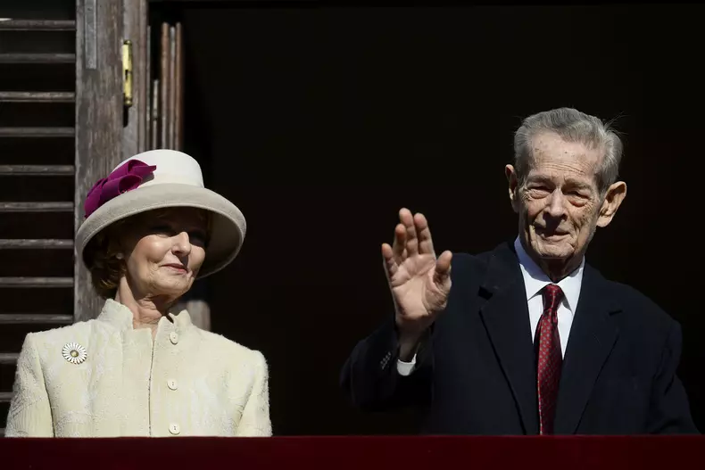 A murit Regele Mihai