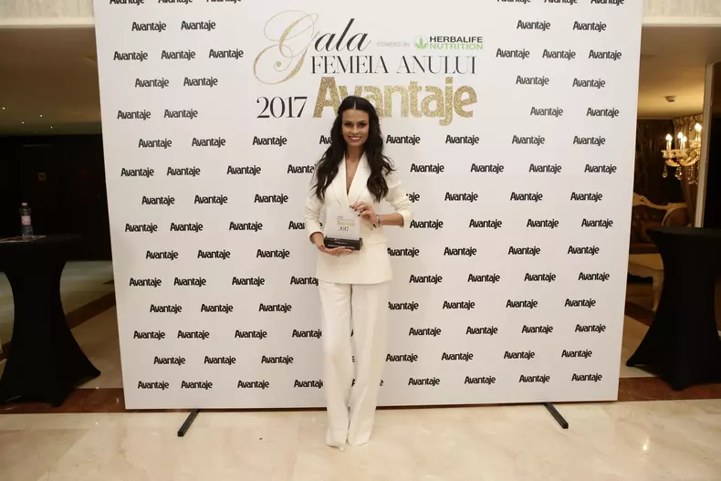 Anca Serea tinuta